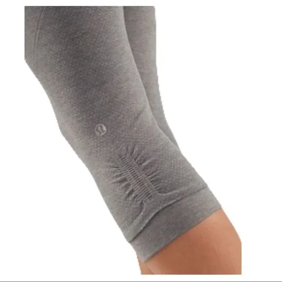 Lululemon Ebb & Flow Crop in grey super stretch size 6 EUC - Picture 3 of 8